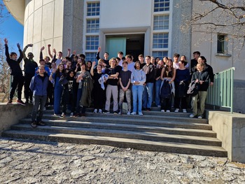 Deux classes des Catalins sous les étoiles